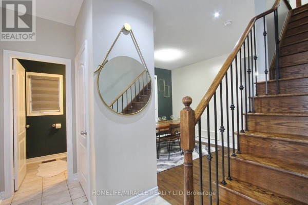 Kitchen - 11 Bluffmeadow Street, Brampton, ON L6P3K3 Photo 4