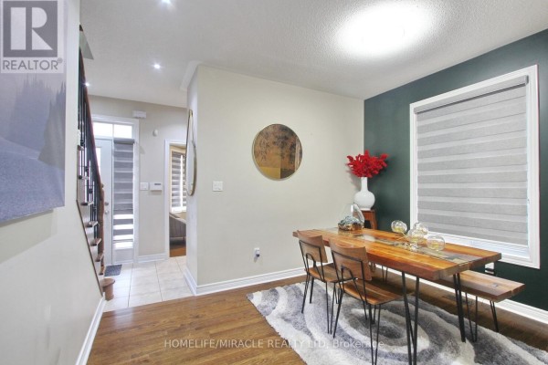 Eating area - 11 Bluffmeadow Street, Brampton, ON L6P3K3 Photo 5