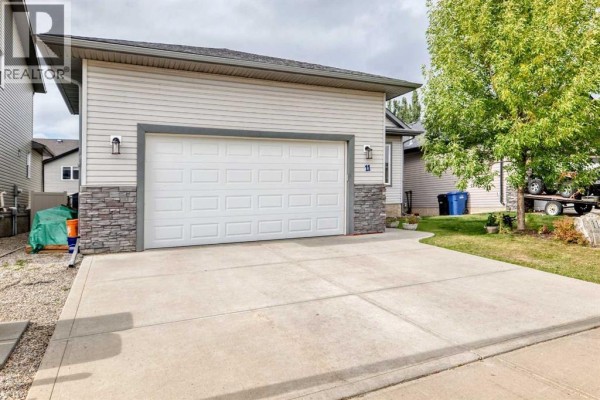 Dining room - 11 Bondar Gate, Carstairs, AB T0M0N0 Photo 3
