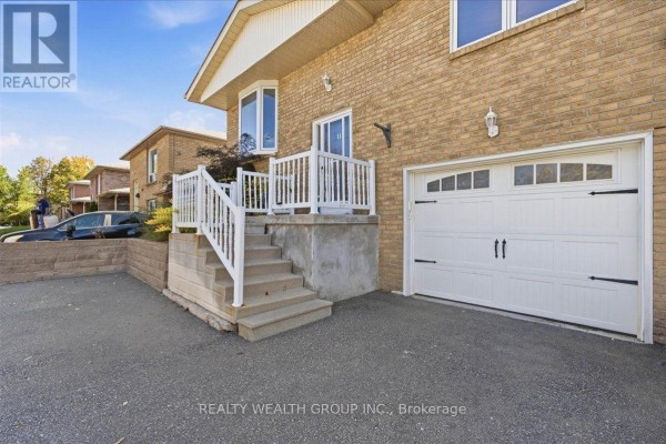Kitchen - 11 Bristow Court, Barrie, ON L4N6T1 Photo 3
