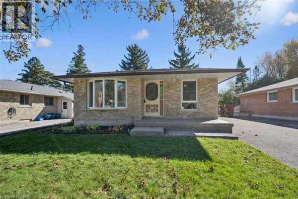 3pc Bathroom - 11 Caledon Court, Cambridge, ON N1S3W3 Photo 4