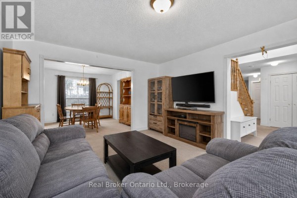 Living room - 11 Campbell Court, Springwater, ON L0L1V0 Photo 2