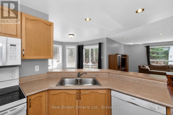 Dining room - 11 Campbell Court, Springwater, ON L0L1V0 Photo 4