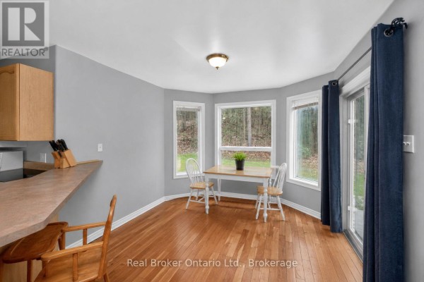 Kitchen - 11 Campbell Court, Springwater, ON L0L1V0 Photo 5