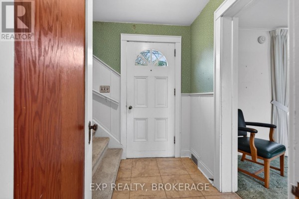 Dining room - 11 Carruthers Avenue, Kingston, ON K7L1L9 Photo 5