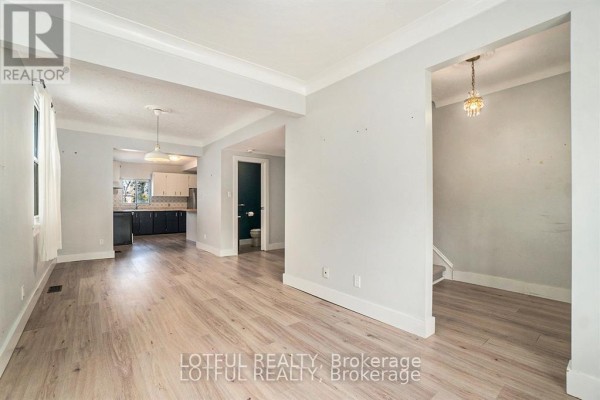 Kitchen - 11 Champagne Avenue S, Ottawa, ON K1S4P1 Photo 4