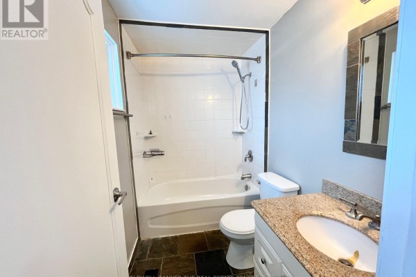 11 Chaucer Crescent, Barrie, ON L4N4T8 Photo 5