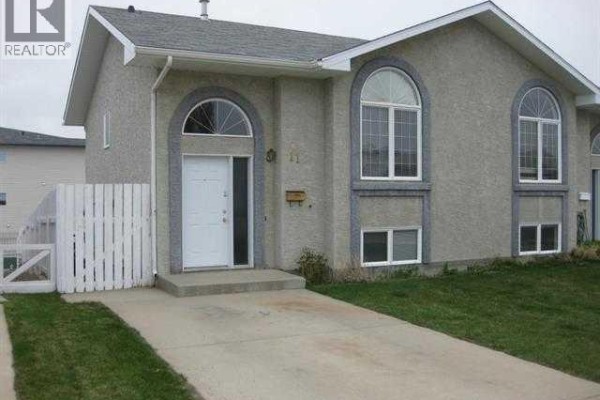 11 Chilcotin Crescent W, Lethbridge