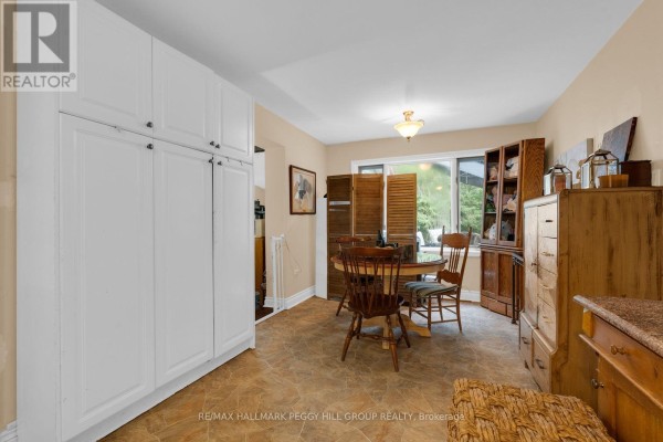 Kitchen - 11 Colborne Street, Oro Medonte, ON L4M4S1 Photo 4