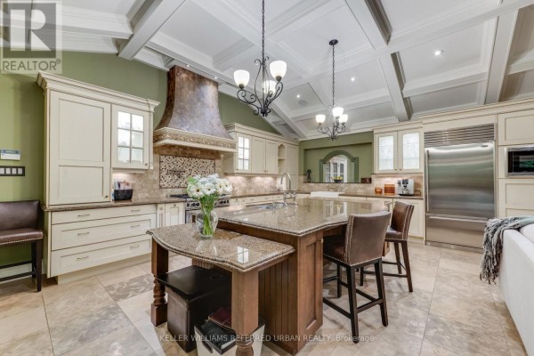 Family room - 11 Country Club Drive, Toronto, ON M9A3J3 Photo 5