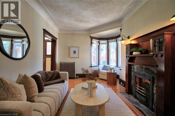 Living room - 11 Eastbourne Avenue Unit# 1, Hamilton, ON L8M2M6 Photo 5