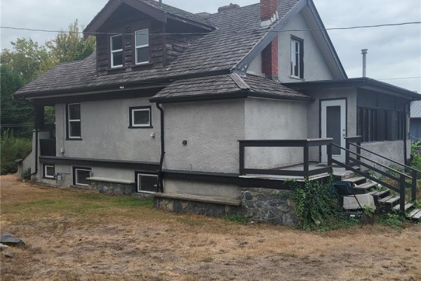 11 Eaton Ave, Saanich, BC, photo 2