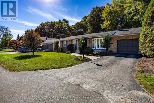 11 Eleanor Court, Tillsonburg, ON N4G2H3 Photo 2