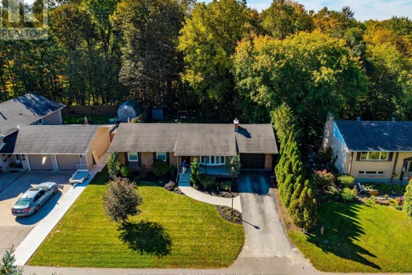 11 Eleanor Court, Tillsonburg, ON N4G2H3 Photo 3
