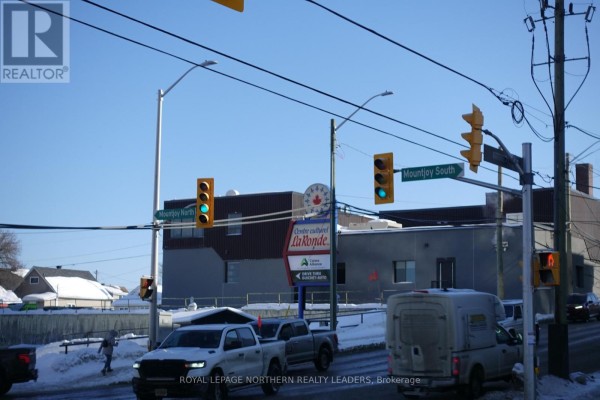 11 Elm Street N, Timmins, ON, photo 2