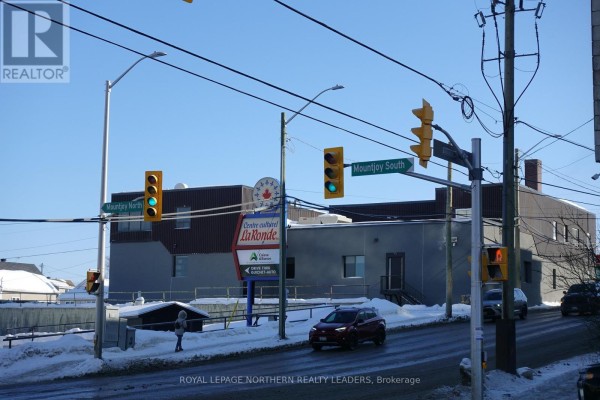 11 Elm Street N, Timmins, ON, photo 3