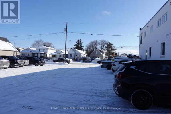 11 Elm Street N, Timmins, ON P4N6A3 Photo 4