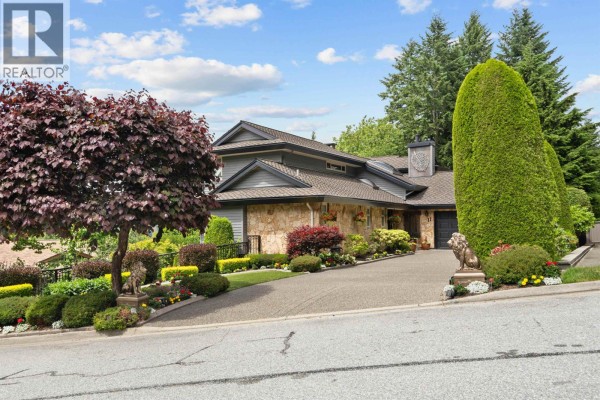11 Elsdon Bay, Port Moody, BC V3H3Z2 Photo 2