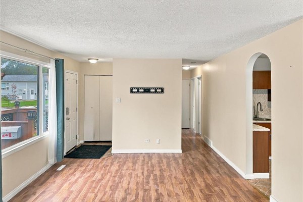 11 Evergreen Boulevard, Brandon, MB R7B2N2 Photo 3
