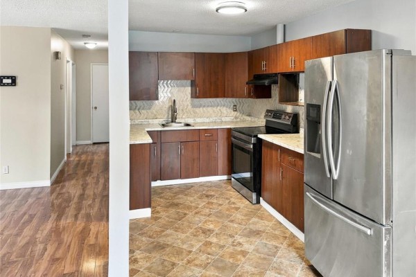 11 Evergreen Boulevard, Brandon, MB R7B2N2 Photo 5