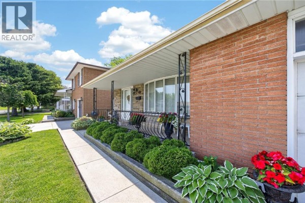 Recreation room - 11 Fassett Avenue, Hamilton, ON L9C4E6 Photo 2