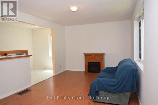 Primary Bedroom - 11 Flindall Street, Quinte West, ON K8V3C9 Photo 4