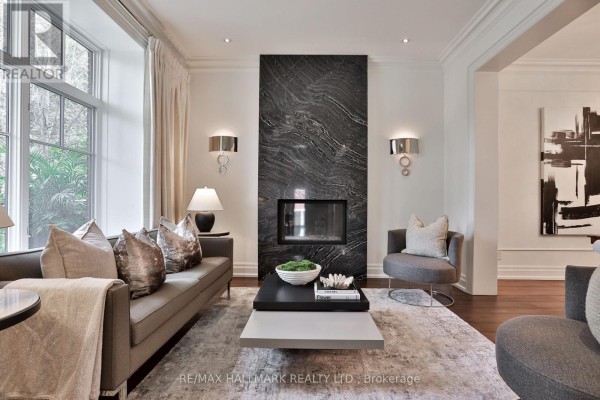 Mud room - 11 Forest Ridge Drive, Toronto, ON M6B1G9 Photo 5