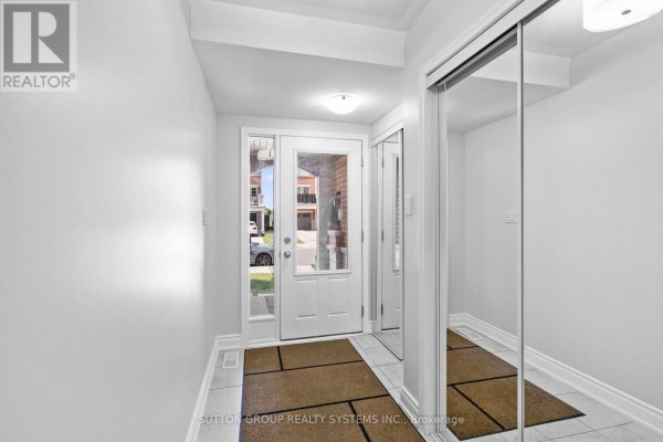Bedroom 2 - 11 Fusilier Drive, Toronto, ON M1L0J4 Photo 4