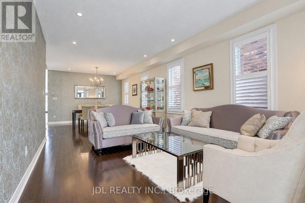 Eating area - 11 Herbert Wales Crescent, Markham, ON L6C0G1 Photo 4