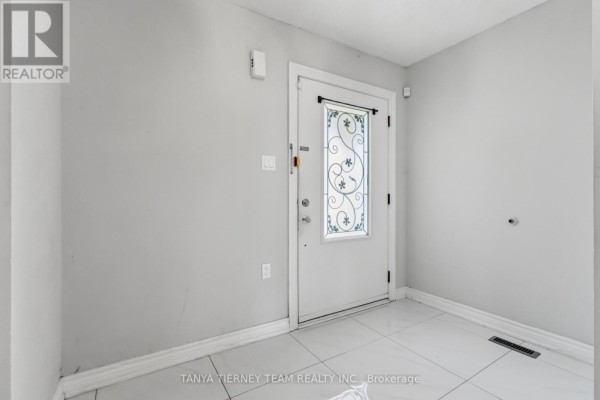 Kitchen - 11 Hunter Drive, Ajax, ON L1T3M9 Photo 3