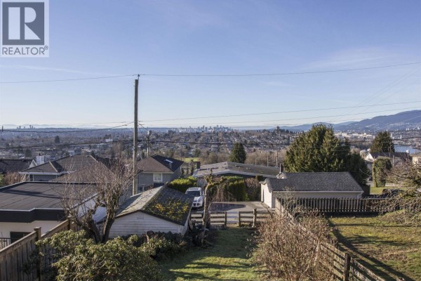 11 Hythe Avenue, Burnaby, BC, photo 2