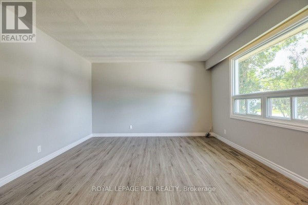 Living room - 11 Jacksons Point Avenue, Georgina, ON L0E1L0 Photo 5