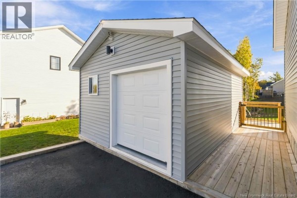 3pc Bathroom - 11 Joanne Street, Dieppe, NB E1A9N7 Photo 4