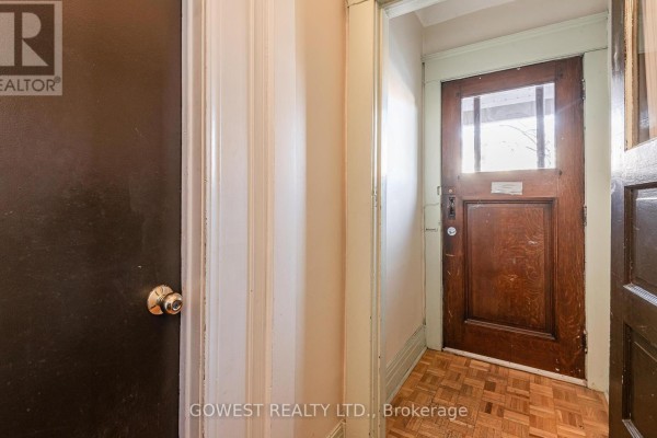 Kitchen - 11 Kenneth Avenue, Toronto, ON M6P1J1 Photo 3
