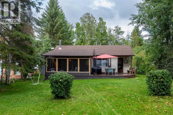 Kitchen - 11 Lakeshore Drive, Sundance Beach, AB T0C2C0 Photo 3