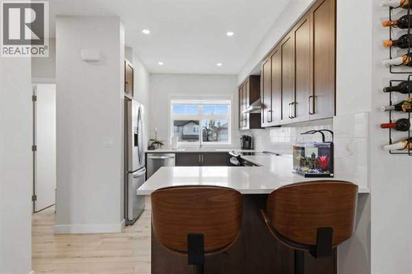 Dining room - 11 Les Jardins Park Se, Calgary, AB T2C5V3 Photo 2