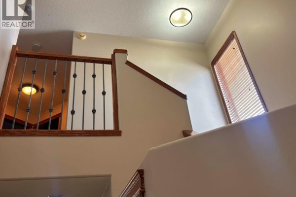 Den - 11 Northlands Crescent Ne, Medicine Hat, AB T1C2A9 Photo 5