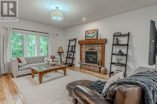 Primary Bedroom - 11 Oakmont Avenue, Oro Medonte, ON L0L2L0 Photo 4