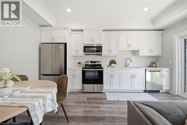 2pc Bathroom - 11 Ontario Street, Brantford, ON N3S2B7 Photo 5