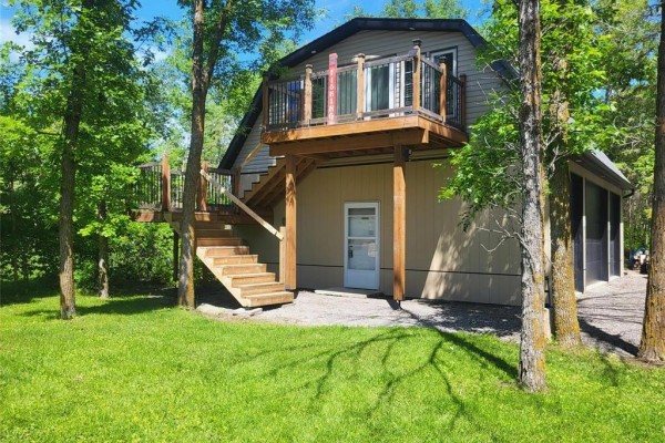 Living room - 11 Park Crescent, Petersfield, MB R0C2L0 Photo 2