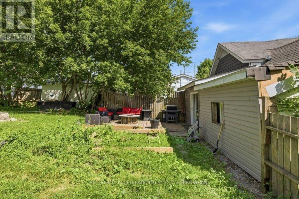 Bedroom - 11 Parks Street, Greater Napanee, ON K7R3C1 Photo 5