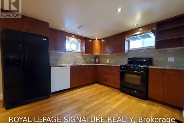 Kitchen - 11 Patrick Drive, Aurora, ON L4G2A6 Photo 3