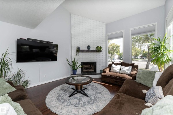 Kitchen - 11 Patterson Cr, St  Albert, AB T8N4V1 Photo 3