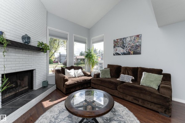 Family room - 11 Patterson Cr, St  Albert, AB T8N4V1 Photo 4