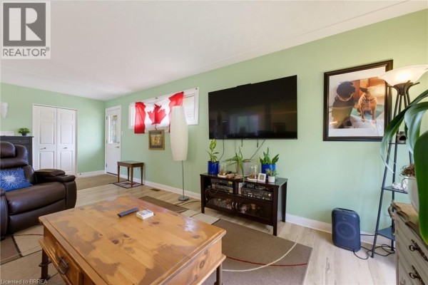 Recreation room - 11 Redwood Road, Brantford, ON N3R3M2 Photo 4