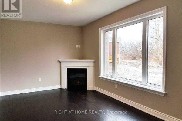 Family room - 11 Richmond Park Drive, Georgina, ON L4P0H2 Photo 5