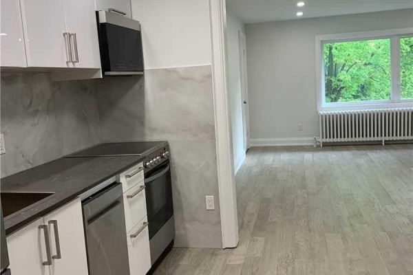 11 Rivercrest Road, Toronto, ON M6S4H4 Photo 4