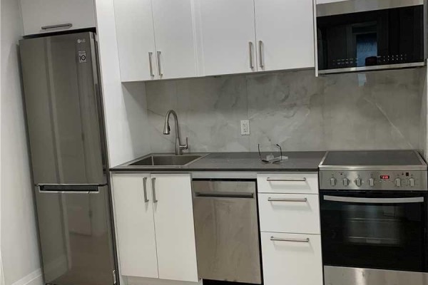 11 Rivercrest Road, Toronto, ON M6S4H4 Photo 5