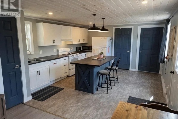 Kitchen - 11 Riverview Drive, New London, PE C0B1M0 Photo 2
