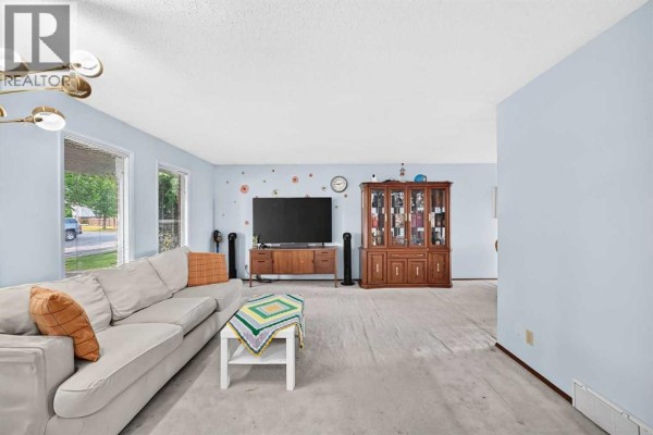 Primary Bedroom - 11 Rundlemere Place Ne, Calgary, AB T1Y3K4 Photo 4